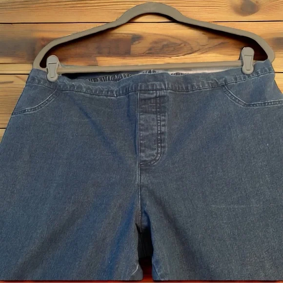 Isaac Mizrahi jeans 22WP dark wash stretch waist boot cut faux fly pull on - Picture 4 of 15